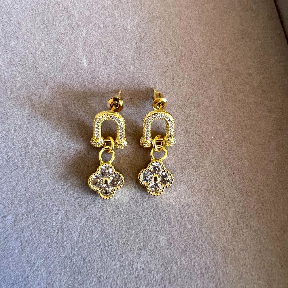 Elegant Gold Earrings with Crystal Accents